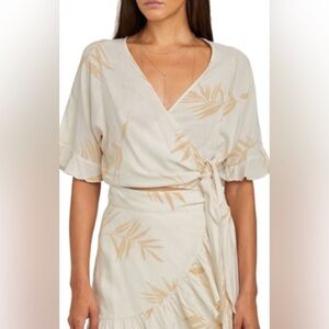 RAILS Women’s Athena Savannah Palms Print Wrap Top Linen in Cream Sz M